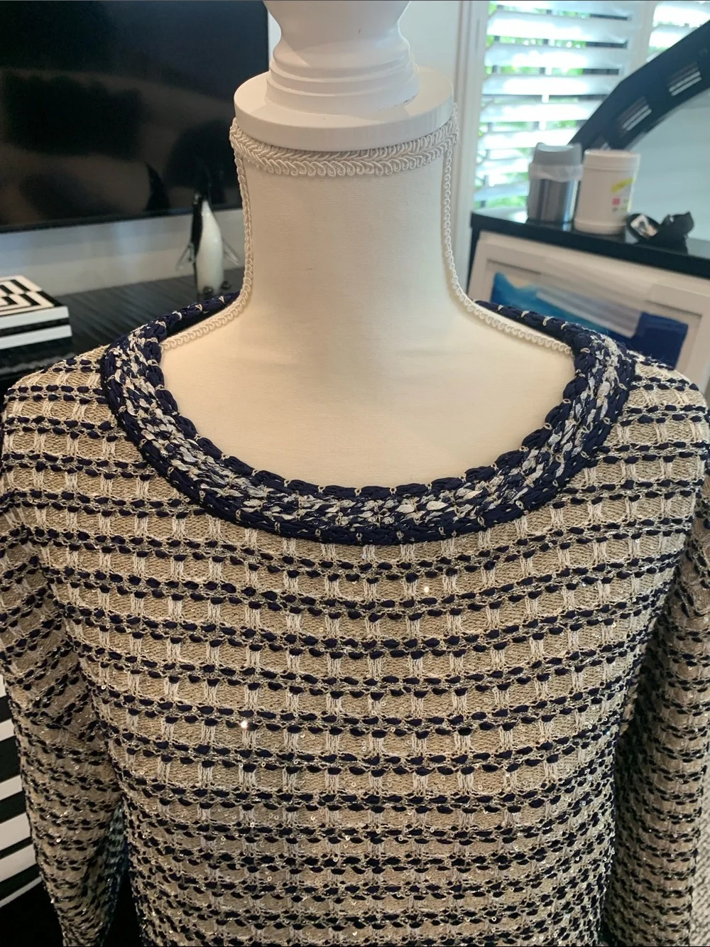 St John Textured Knit Boatneck Sweater in Navy and Cream. Small - Picture 4 of 8